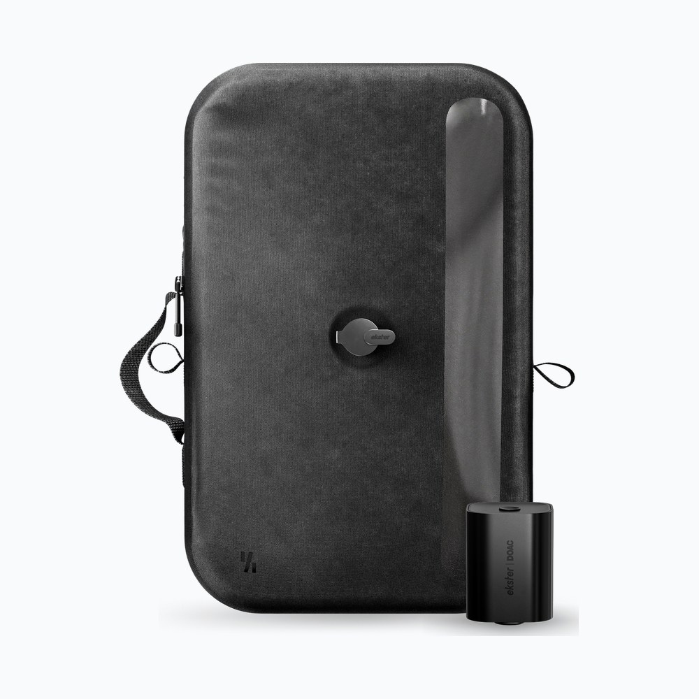 Ekster TravelPack Vacuum Kit Pro with its mini pump